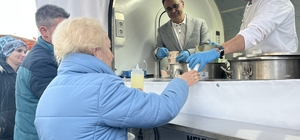 İzmir’de meslek lisesi öğrencilerinden kendi hazırladıkları yiyeceklerle bin kişilik iftar