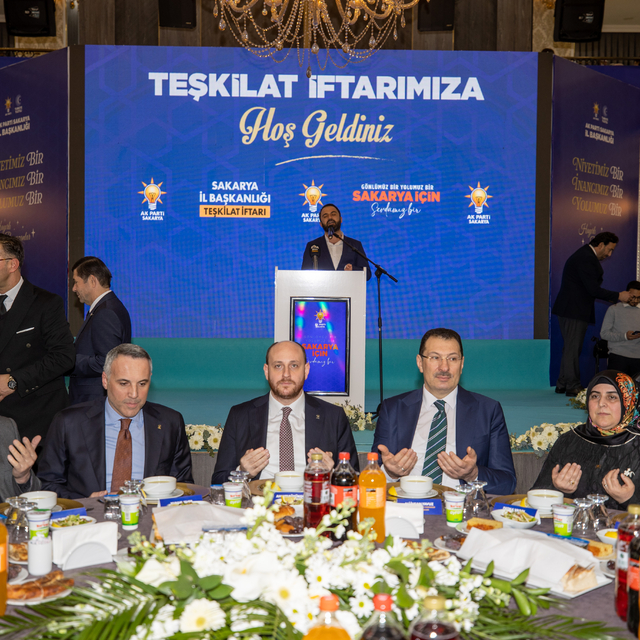 AK Parti Genel Başkan Yardımcısı Büyükgümüş, Sakarya'da iftar programında k...