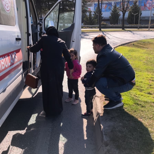 Bursa'da motosiklet devrildi: Aynı aileden 4 yaralı