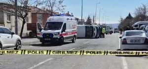 Kayseri'de otomobille çarpışan öğrenci servisi yan yattı
Kazanın öğrenciler...