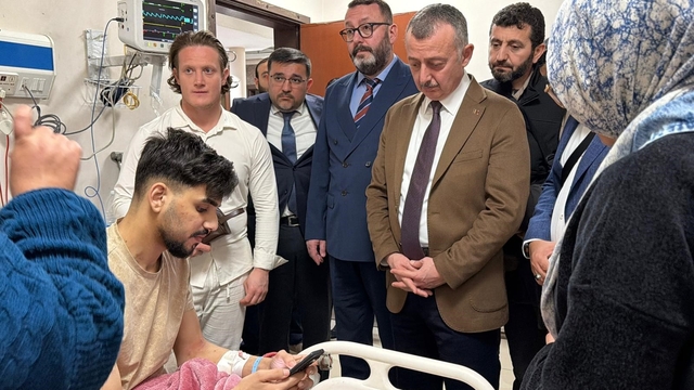 Gazze'den Mısır'a sığınan aileler aynı sofrada buluştu