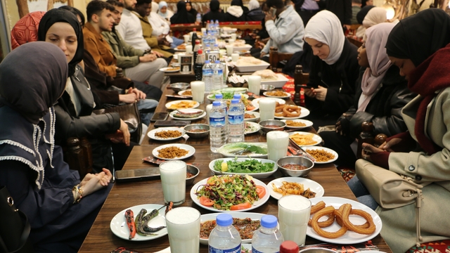 Diyarbakır Bismil Türkmenler Derneği iftar programı düzenledi