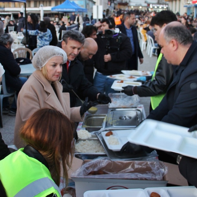 Gelibolu'da vatandaşlar belediyenin iftarında buluştu