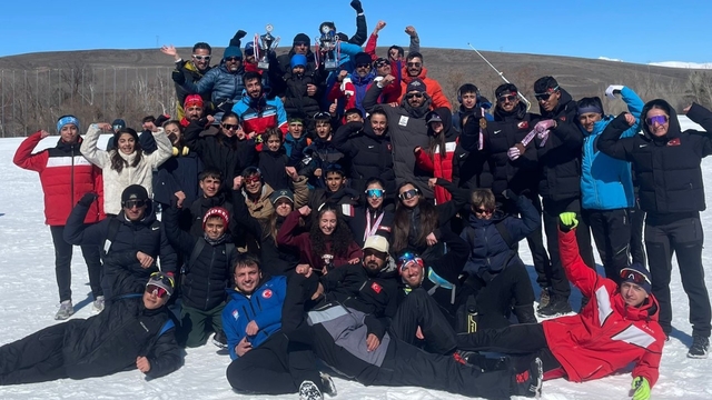 Yüksekovalı kayakçılar Türkiye şampiyonasına damga vurdu