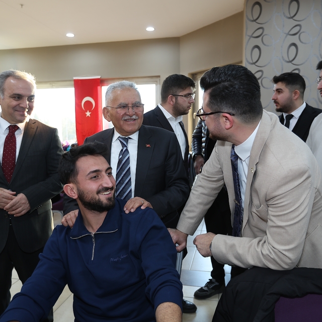 Başkan Büyükkılıç, ERÜ öğrencileri ile iftar bereketini paylaştı