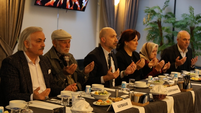 Söke'de protokol huzurevi sakinleriyle iftar sofrasında buluştu