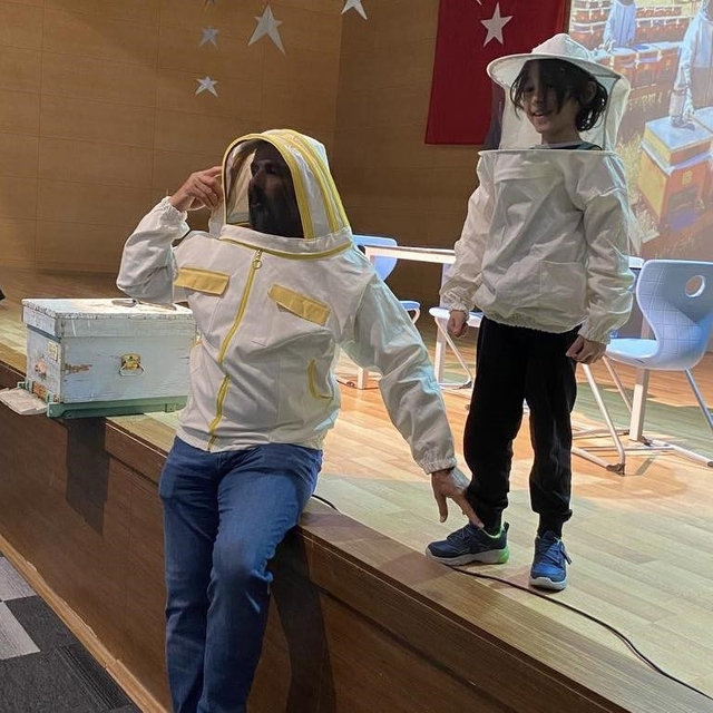 Menteşe'de çocuklar arıların dünyasını keşfetti