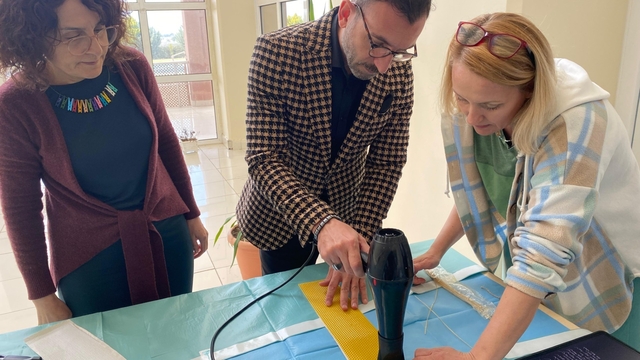 Balıkesir'de üniversiteliler bal mumu etkinliği düzenledi