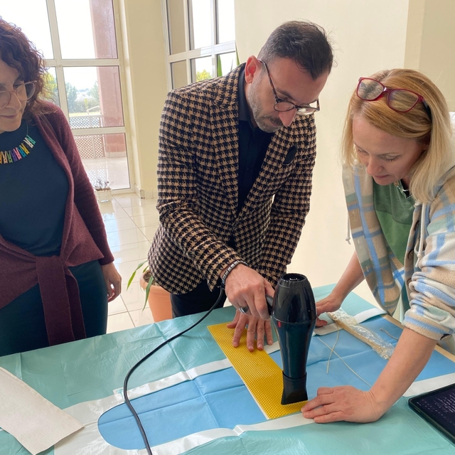 Balıkesir'de üniversiteliler bal mumu etkinliği düzenledi