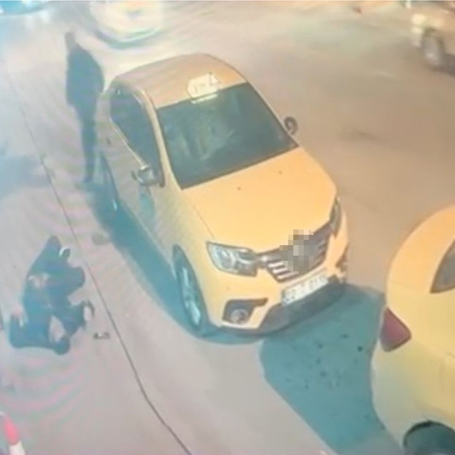 Yerde can çekişirken bakıp geçtiler, hayatını kaybetti