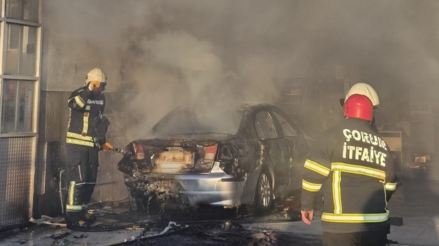 Otomobil tamir sırasında yandı; 3 işçi yaralı