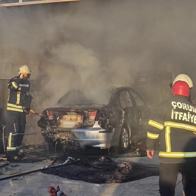 Otomobil tamir sırasında yandı; 3 işçi yaralı