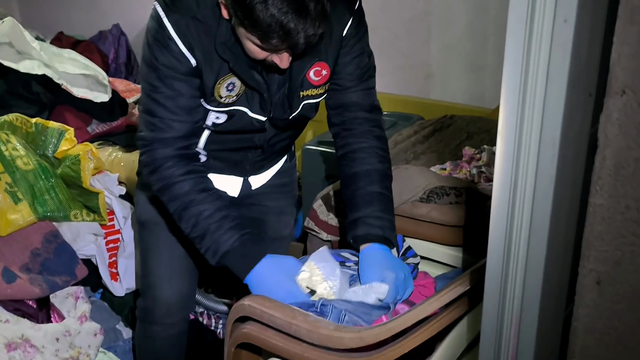 Adana'da 335 bin uyuşturucu hap ele geçirildi; 10 gözaltı