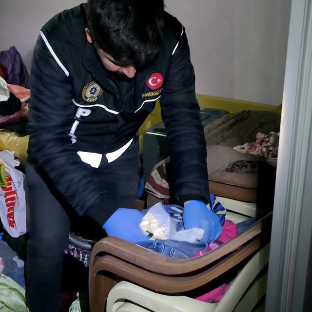 Adana'da 335 bin uyuşturucu hap ele geçirildi; 10 gözaltı