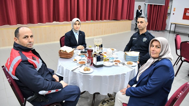 Kaymakam Güneş, muhtarlarla iftarda buluştu