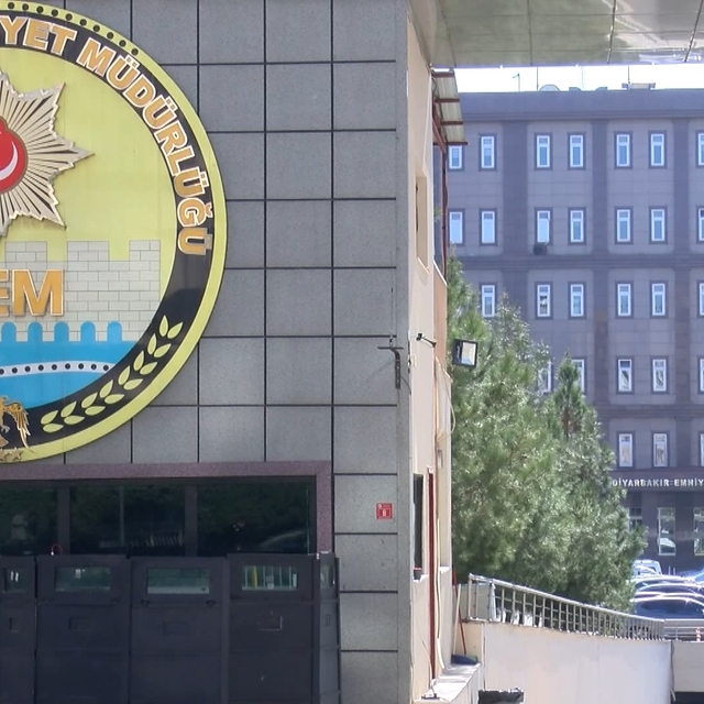 Kaçarken motosikleti ile 2 polisin yaralanmasına neden olan sürücü tutuklan...