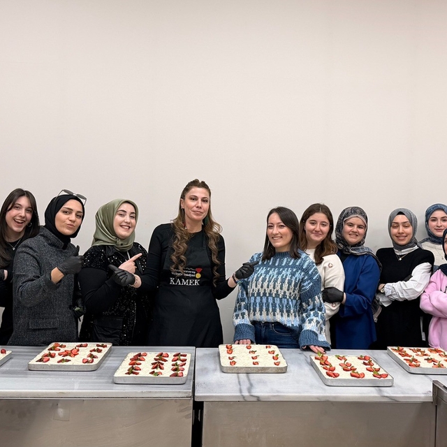 Gençler Güllaç yapımını öğrendi