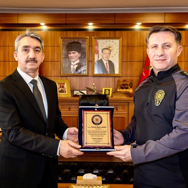 Bilecik'te emekliye ayrılan polis memuruna plaket