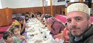 Silifke’de çocuklar iftarını camide açtı