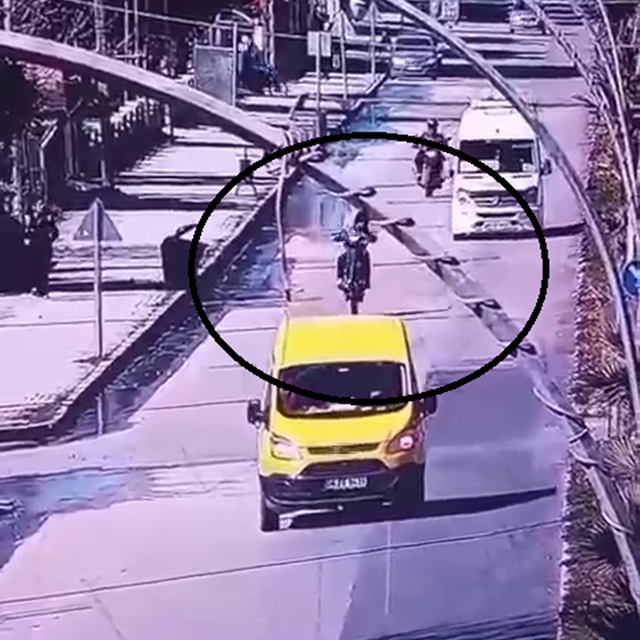 Akan trafiğe aldırış etmeden ön kaldıran sürücüye 46 bin TL ceza