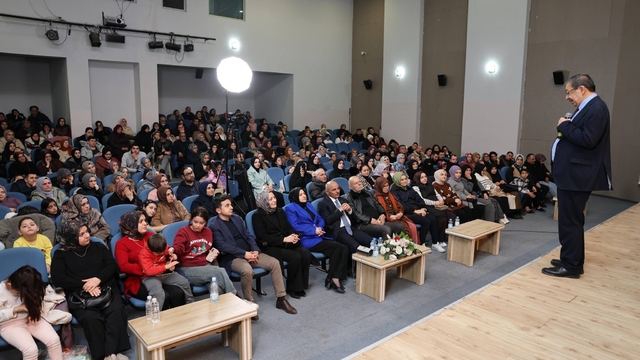 Yazar Hayati İnanç, Körfez'de vatandaşlarla buluştu