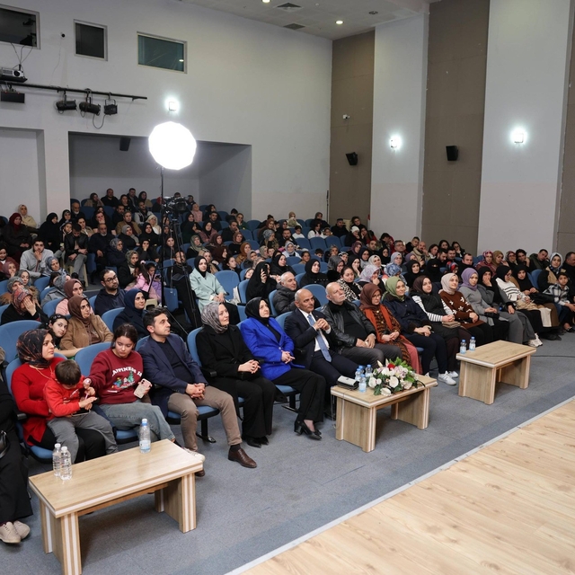 Yazar Hayati İnanç, Körfez'de vatandaşlarla buluştu