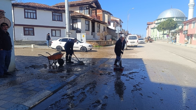 Bilecik'te cadde ve sokakları bayrama hazır