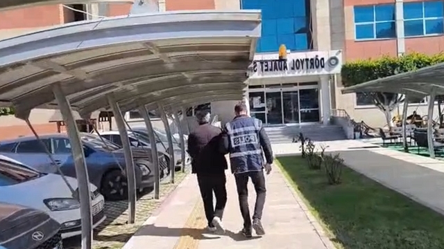 Aralarında sınır anlaşmazlığı olan komşular arasında yaşanan 'bahçeme' cam parçası attın' kavgasında kan aktı