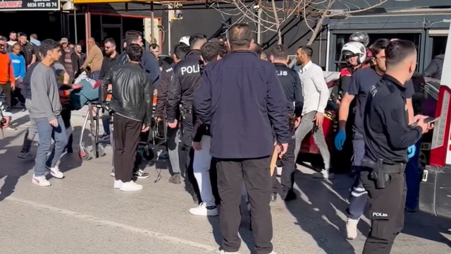 Manisa'da bıçaklı kavga: 1 ölü, 2 ağır yaralı