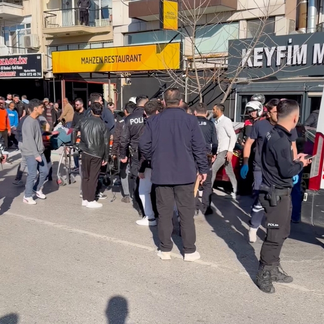 Manisa'da bıçaklı kavga: 1 ölü, 2 ağır yaralı