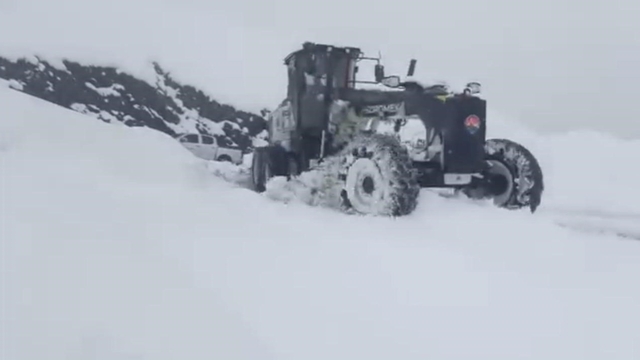 Şırnak'ta ekiplerin kar mesaisi