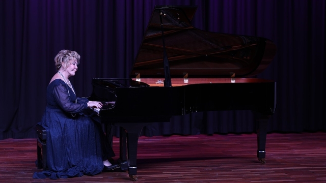 Dünyaca ünlü piyanist Gülsin Onay Denizli'de öğrencilerle buluştu