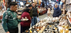 Bakır ustalarının bayram öncesi yoğun mesaisi Bayram öncesi bakır ikramlıklara talep artınca mesai de arttı