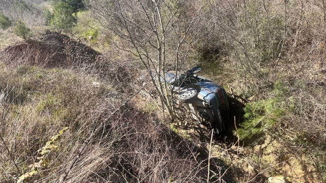 Bilecik'te otomobil dereye uçtu, 1 kişi yaralandı