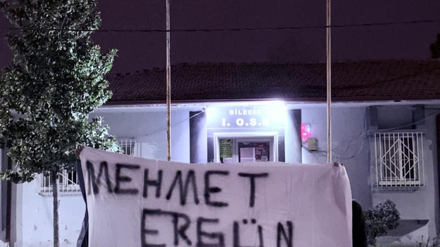 1969 Bilecikspor Kulübü Başkanı Mehmet Ergün'ün iş yerinin duvarına 'Yönetim İstifa' yazısı astılar