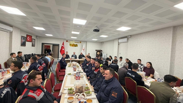 Aslanapa Kaymakamı Tosun, emniyet ve jandarma personeliyle iftar programında buluştu