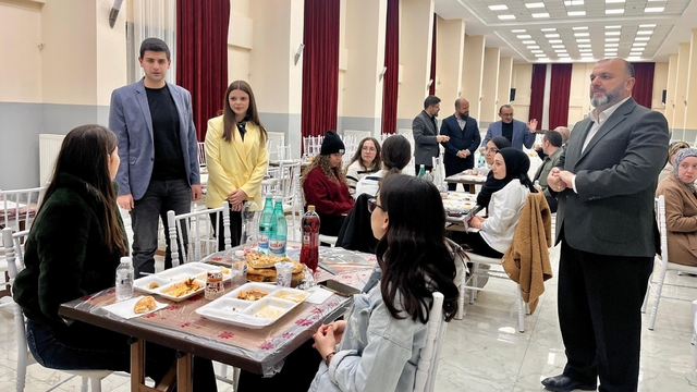 Dumlupınar Kaymakamı Teltik, iftar bereketini üniversite öğrencileriyle paylaştı