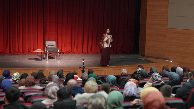 Merve Gülcemal Düzcelilerle buluştu