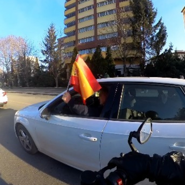 Eskişehir sokaklarında İspanya ve Türk bayrakları ile dolaşan sürücü
İspany...