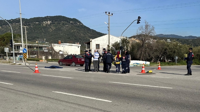 Çanakkale'de otomobilin çarptığı yaya hayatını kaybetti