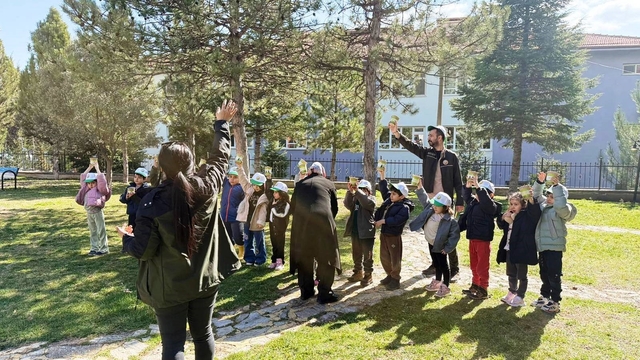 Gediz'de minik eller tohum dikti