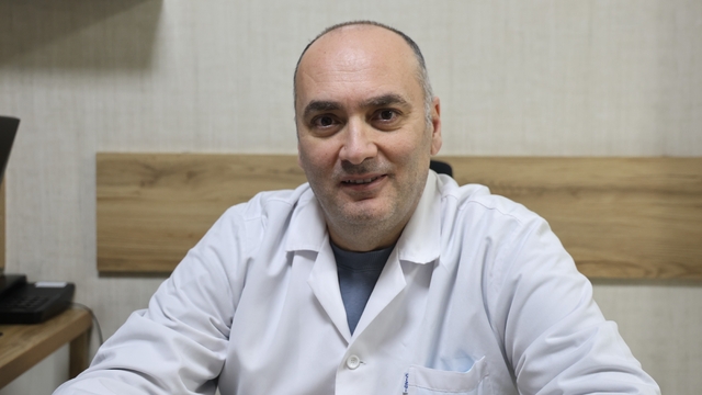 Op. Dr. Baysal: "Özellikle gençlerde son 5 yılda rektum kanseri 4 kat, kalın bağırsak kanseri 2 kat daha fazla görülmeye başlanmıştır"
"45 yaşını dolduran herkesin kalın bağırsaklarını inceletmelerini şiddetle tavsiye ediyorum"