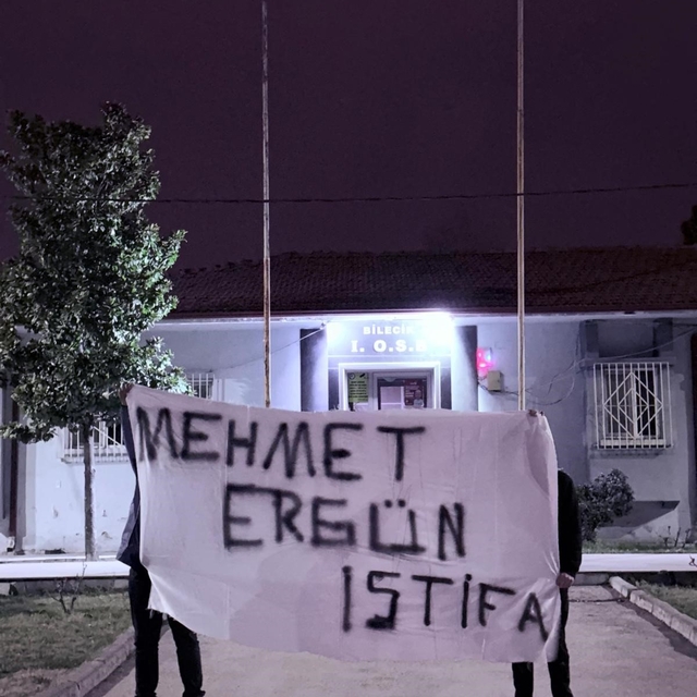 1969 Bilecikspor Kulübü Başkanı Mehmet Ergün'ün iş yerinin duvarına 'Yöneti...