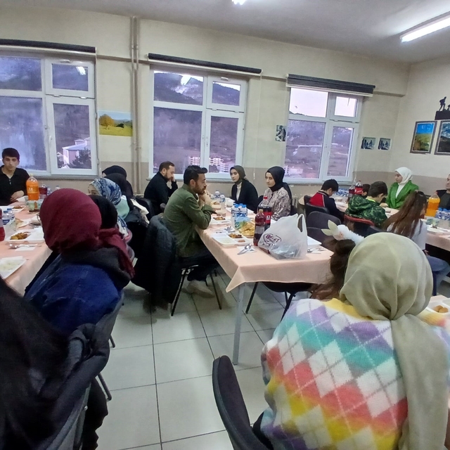 Posof Aşık Sabit Müdami Anadolu İmam Hatip Lisesi'nde iftar programı