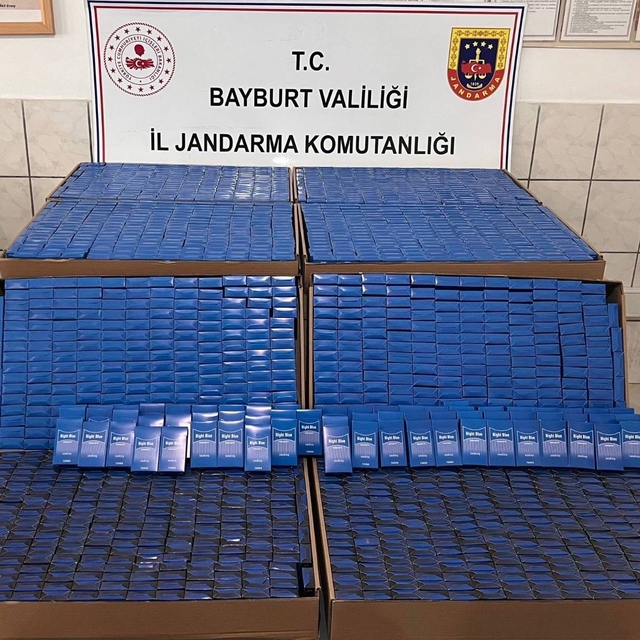 Bayburt'ta 2 bin paket kaçak sigara ve 40 bin adet makaron ele geçirildi