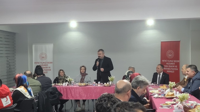 Eskişehir'de huzurevi sakinleri iftar sofrasında buluştu
İl Müdürü Orhan Bayrak: "Milli ve manevi değerlerimizin taşıyıcısı çınarlarımızla bir aradayız"