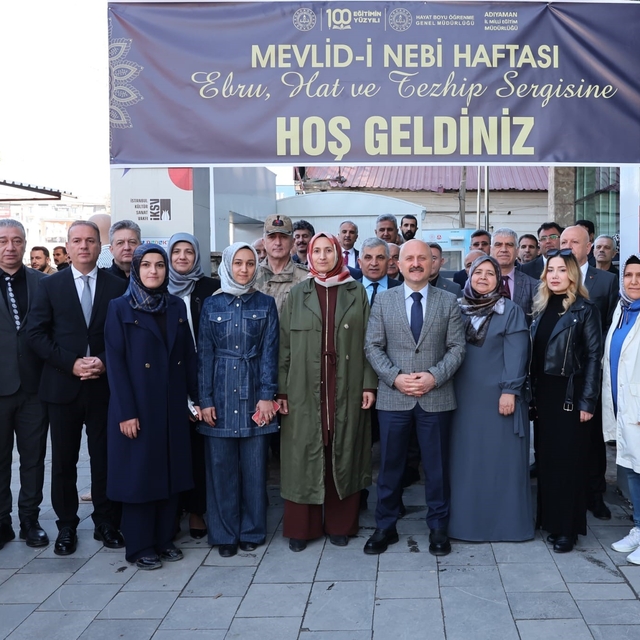 Adıyaman'da hat, tezhip ve ebru sanatı sergisi