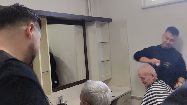 Bolu'da huzurevi sakinlerine bayram traşı