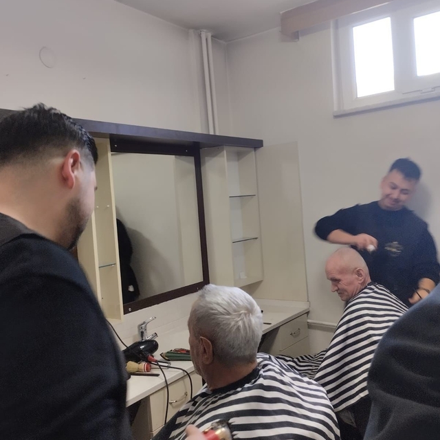 Bolu'da huzurevi sakinlerine bayram traşı