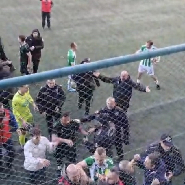 Trabzon'da BAL'a yükselme maçında olay çıktı
Sürmenespor'un, Araklıspor'a k...